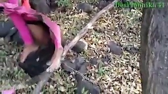 Desi Girlfriend Has Sex In The Jungle