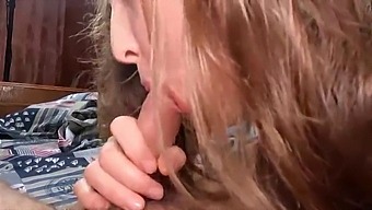 Gadis Kecil Dengan Payudara Kecil Sangat Menginginkan Pertemuan Seksual