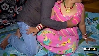 Desi Taxi Driver And Indian Housewife Have Passionate Encounter