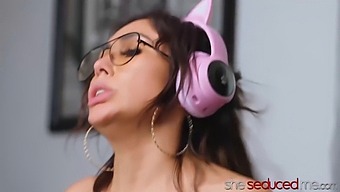 Asian Ember Snow Entices Gamer Girl Jena Larose In Porn Video