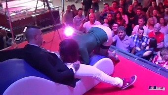 Public Passion In Spain: Zenda Sexy And Jotade'S Intense Encounter