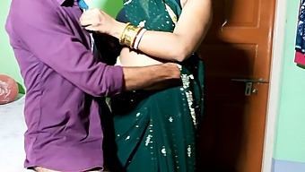भतीजे ने चाची को सिलाई के लिए धोखा दिया, जिससे यौन मुठभेड़ हुई। हिंदी डब।
