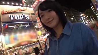 新鲜的大学生nozomi渴望金钱和肛交
