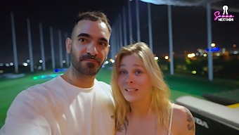 La Bionda Adolescente Sammmnextdoor Gode Del Sesso Ruvido Con Un Grosso Cazzo Sul Campo Da Golf