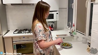 Step-Fantasy: My Hot Stepmom'S Oral Skills And Pussy Licking Session