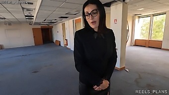 Real Estate Agent Has Threesome With Fake Clients While Cheating On Her Boyfriend