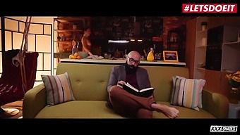 La Soubrette Russe Sandra Wellness Et Max Cortes Se Livrent À Un Sexe Chaud Avec La Grosse Bite D'Un Homme Plus Âgé